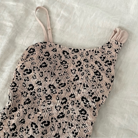 Time and Tru Women's Leopard Jacquard One-Piece Swimsuit - Picture 12 of 16